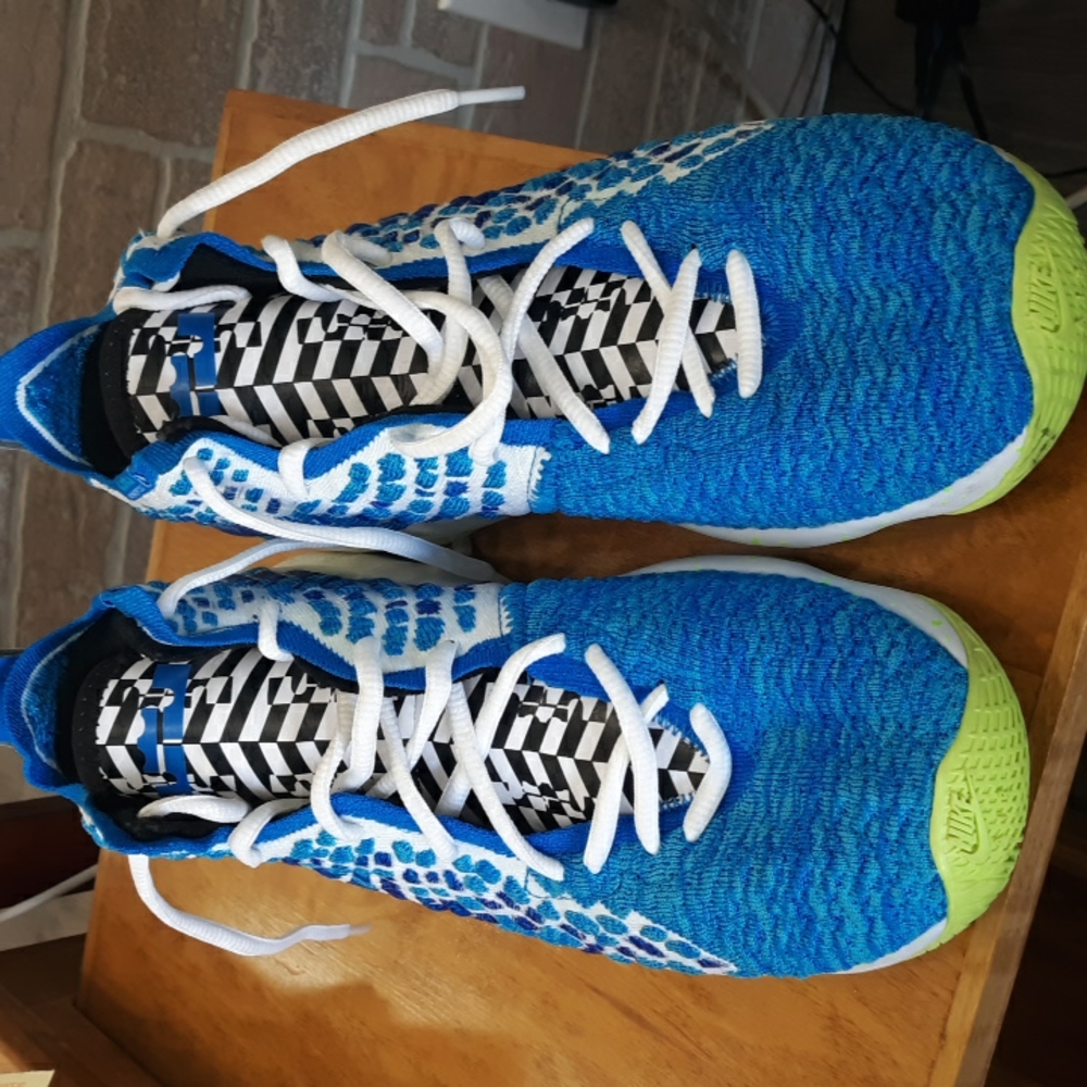 Lightly worn Nike sneakers
